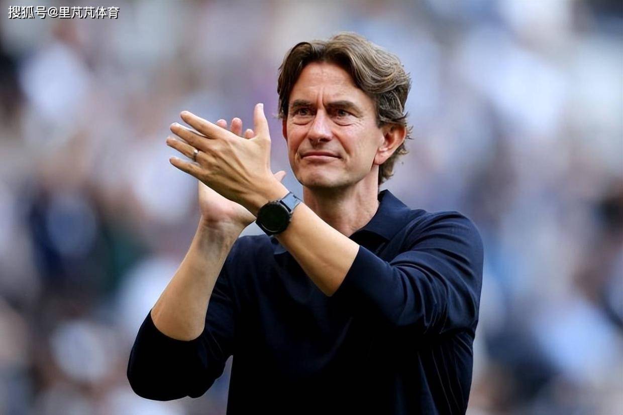 不像是职业教练？热刺排名第14战绩一泻千里，弗兰克被球迷狂喷